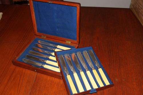 Boxed set of twelve fish knives